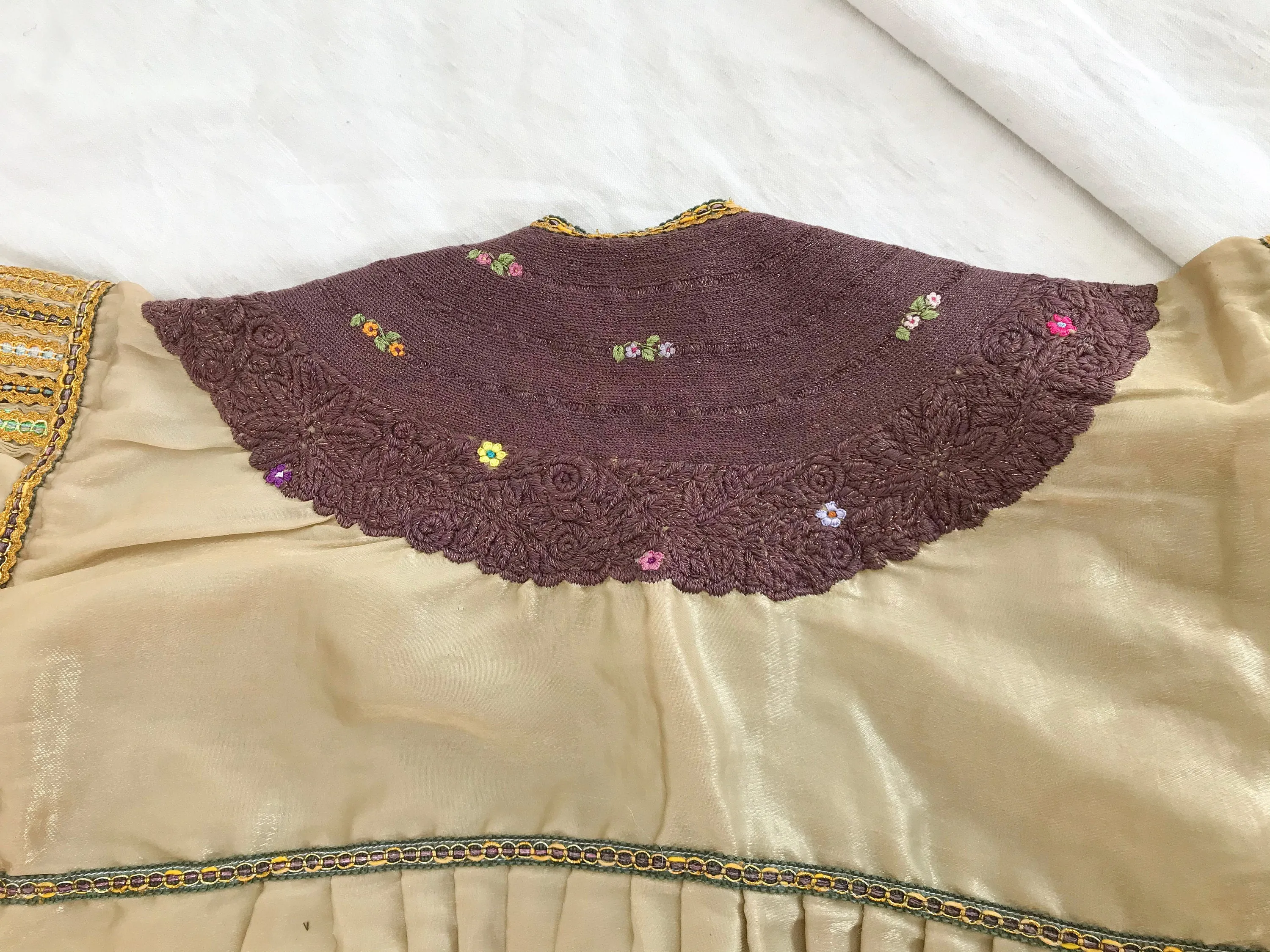 Chamula Blouse. Un. Hand-Embroidered