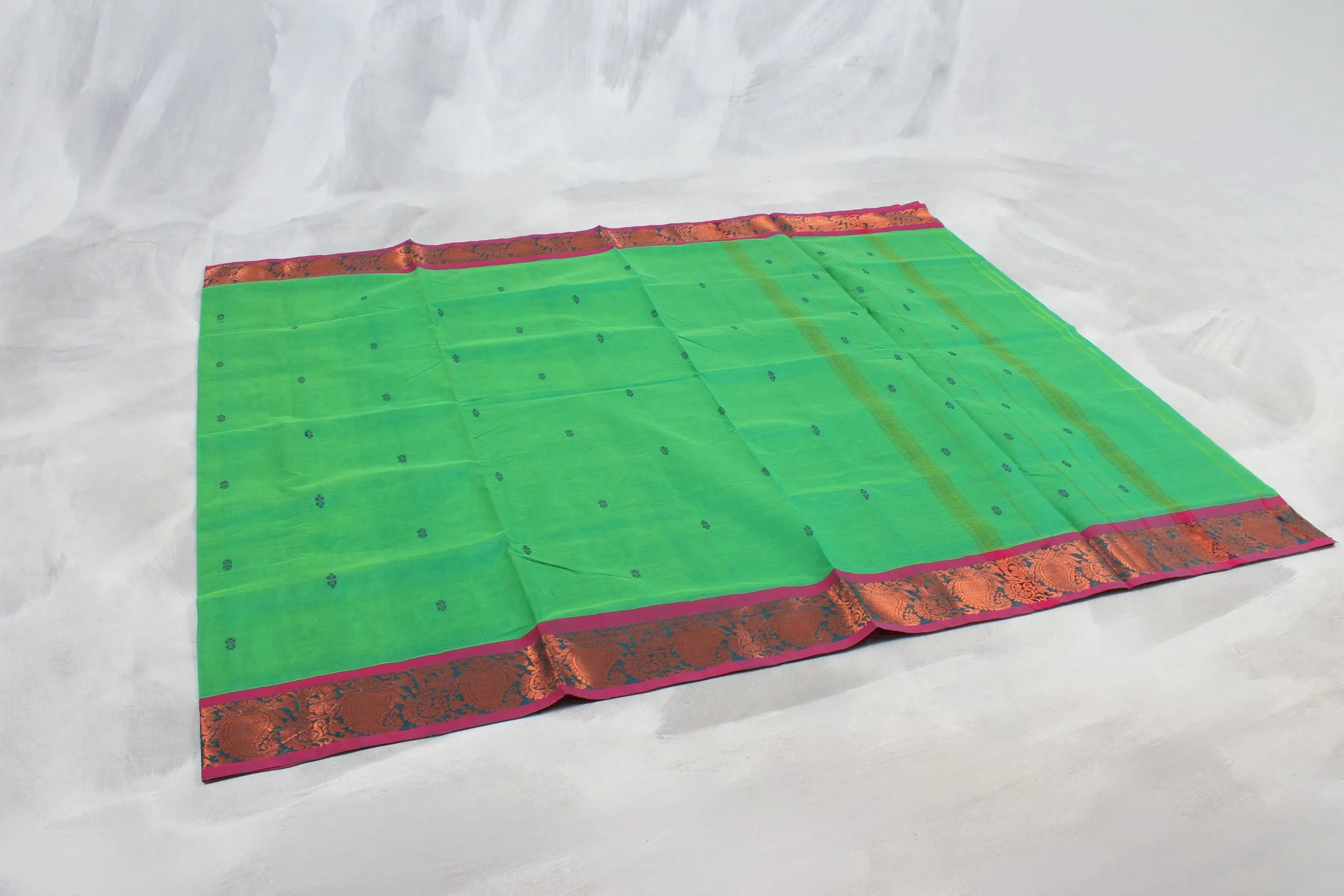 Elegant Cotton Saree with Distinct Line Pallu - Sophisticated Comfort